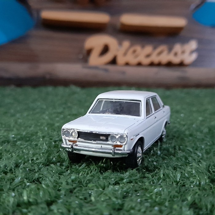 Die cast Nissan Bluebird Konami mainan anak skala 64