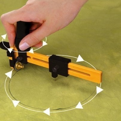 

Pisau Potong Kain Bulat CMP-3 OLFA Rotary Compass Cutter (up to 22 cm)