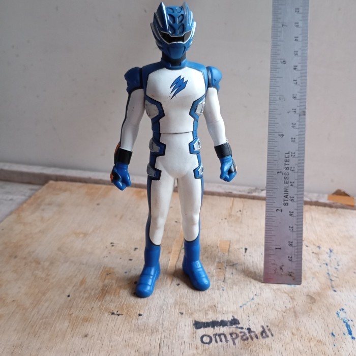 MAINAN figure power Rangers Jungle fury bandai