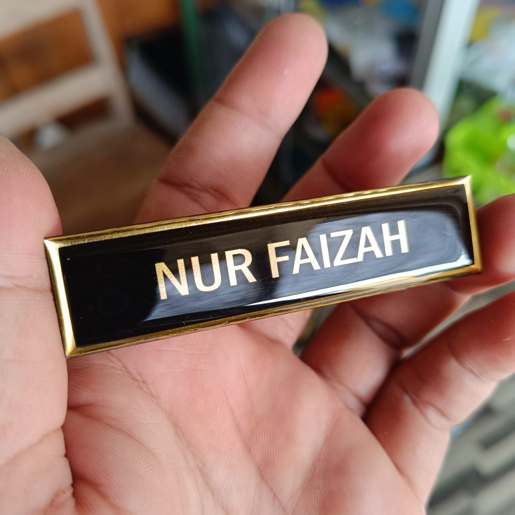 

Papan Nama Dada Lapis Resin premium (GOLD ASLI)/Name Tag Resin Name Tag/Nametag/Papan Nama Dada