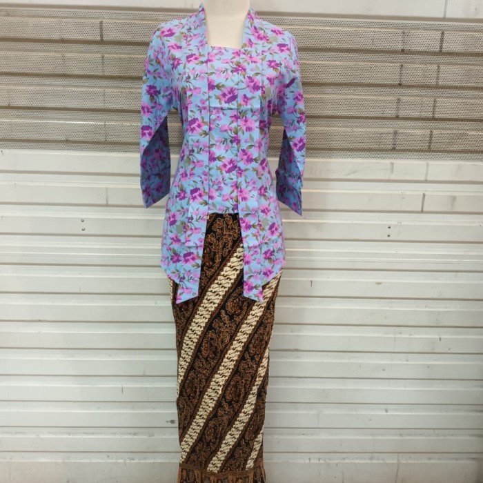 

Kebaya Kutubaru Bunga Katun Jepang/ Kebaya Kutubaru Jumputan Terbaru Kekinian - 012F, M