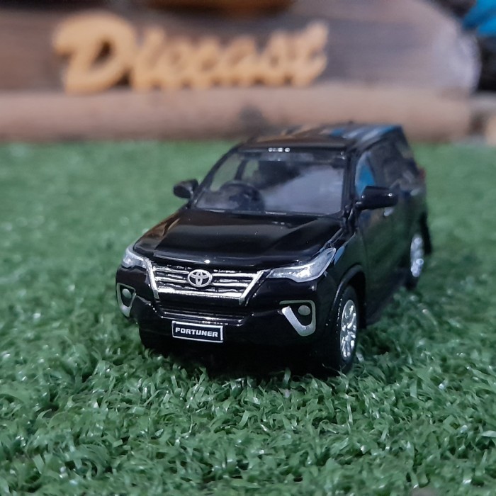 Diecast Toyota Fortuner BMC hitam mainan anak skala 64