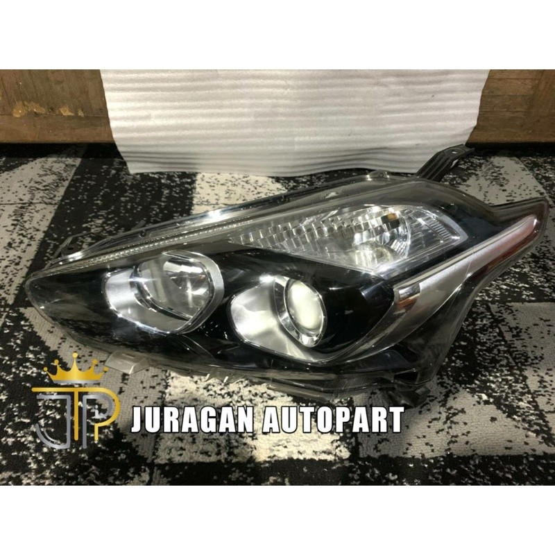 Headlamp Lampu Utama Depan Toyota Sienta Type G/V 2017 2018 Second Original