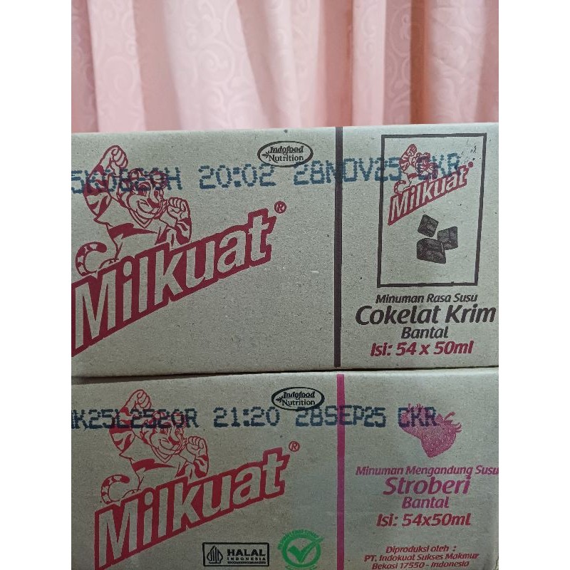 

Milkuat Susu UHT Cokelat krim/ stroberi bantal