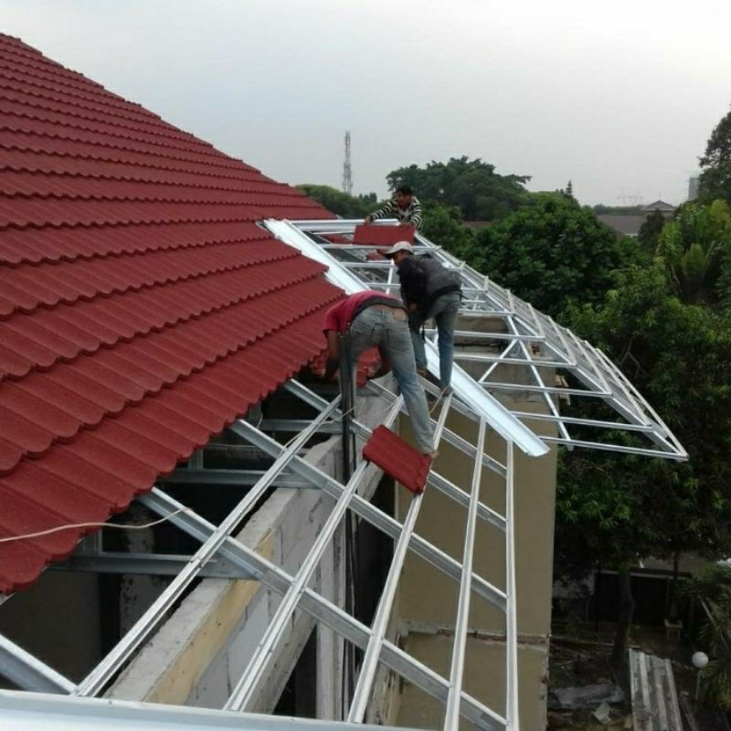 pemasangan rangka atap baja ringan dan renopasi atap