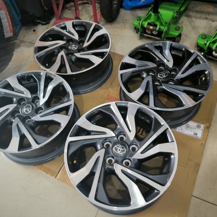 4 buah Velg OEM Asli Mobil Toyota Innova Reborn Bensin Solar Ring 16 R16 16x6.0 5H 114.3 Original ( 