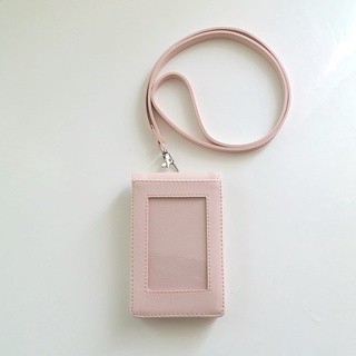 

Lanyard ID Card Holder Name Tag Kulit Dua Sisi Bolak Balik Mika Kancing Termurah Berkualitas Pink Muda
