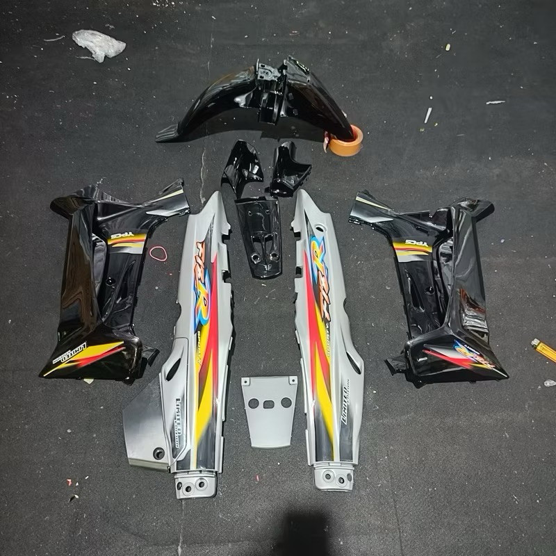 TERLARIS..COVER BODY FULLSET BODI HALUS FULL SET YAMAHA FIZR FIZ R  + STIKER STRIPING WARNA SILVER H