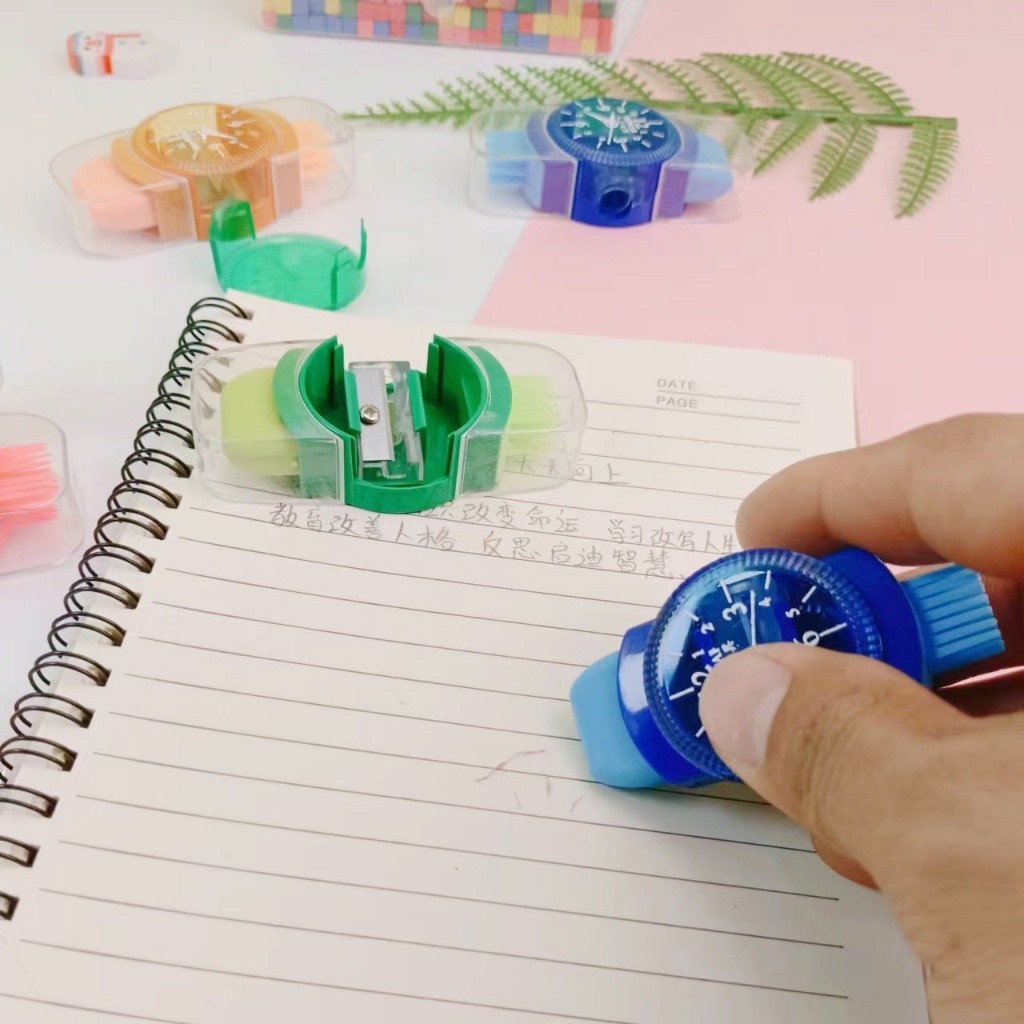 

TTT Rautan Pensil Manual dengan Penghapus dan Sikat Pembersih Model Jam Tangan Multifungsi Serutan Pensil Mekanis 3in1 Warna-Warni untuk Perlengkapan Sekolah Anak-anak