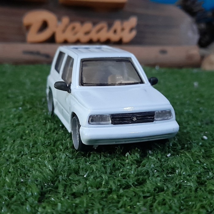 Diecast Suzuki Vitara Bburago mainan anak skala 43