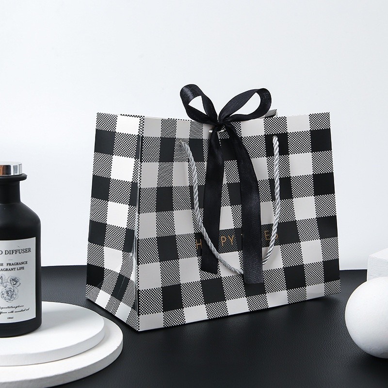 

Tas Kado - Paperbag - Paper bag - Paperbag Kado - Gift Bag - Premium PaperBag -Kantong Kado - Kantong Souvenir - Tas Kado Premium Souvenir Wedding - Goodie Bag - Paperbag Pita - PaperBag Tas Hadiah - PaperBag Premium Quality - Hadiah Wedding Souvenir