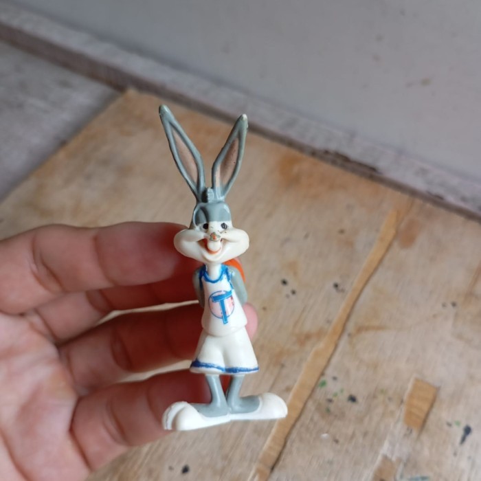 MAINAN figure kartun looney tunes bugs bunny