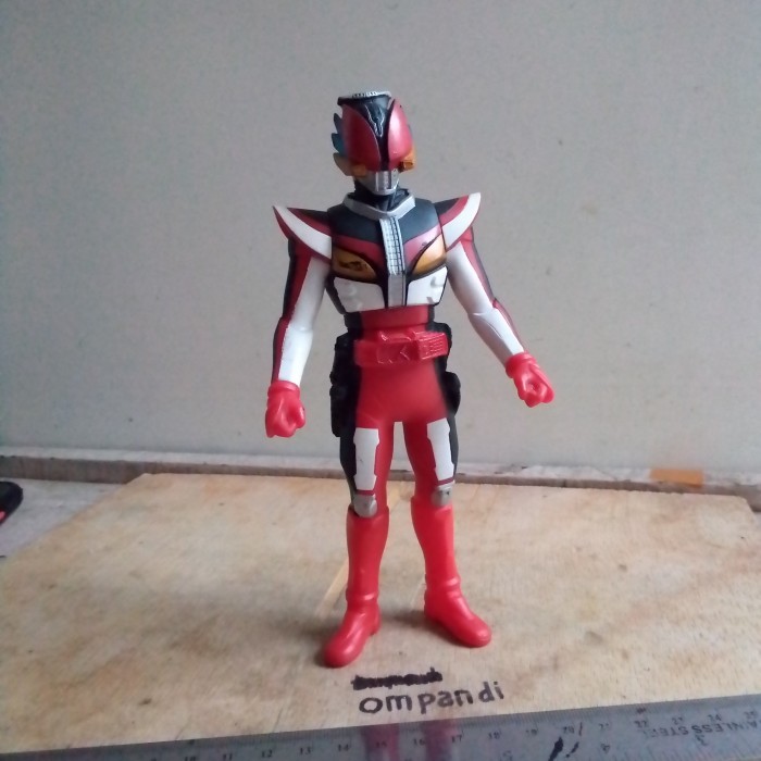 ZS34 figure Kamen rider den o merah