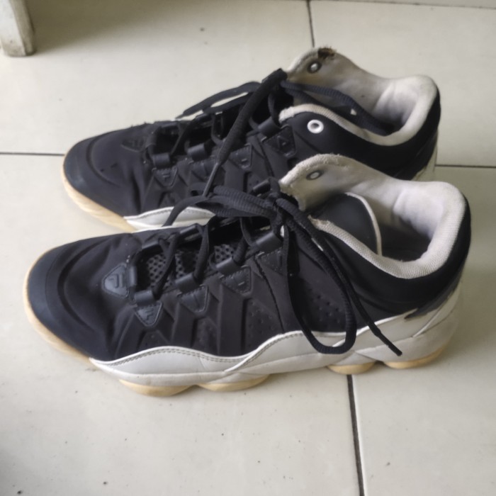 Sepatu Basket FILA Size 43