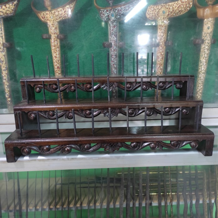 

Jagrak Deder Keris Isi 33 Model Susun Bahan Kayu Jati Finishing Alusan