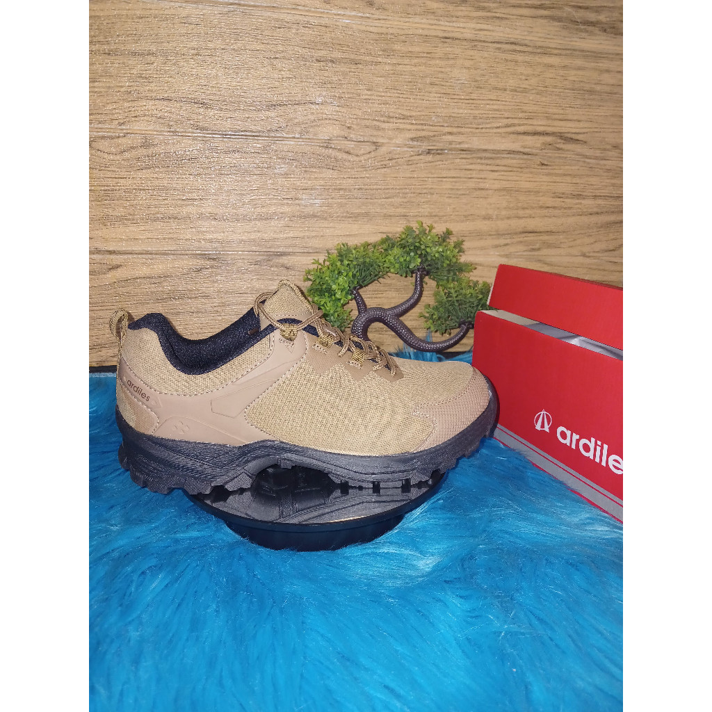 SEPATU GUNUNG ARDILES