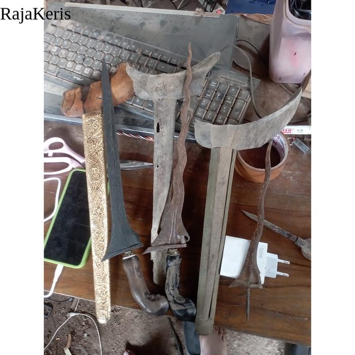 borongan keris sabuk inten dan jalak sangu tumpenmg dari era pajang dan majapahit bk Keris sengkelat