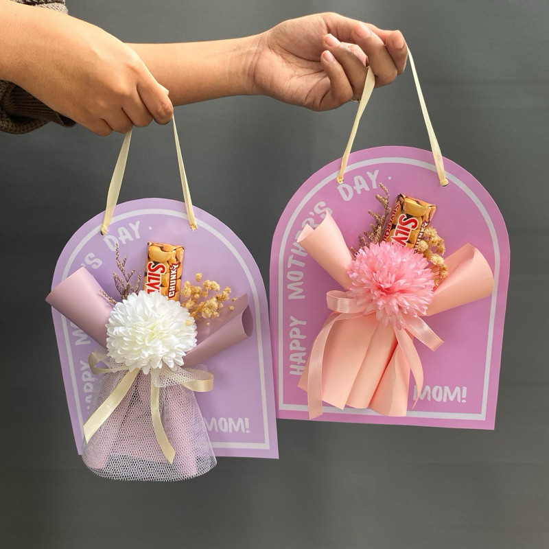 

Dandelion Secret Arch coklat mini bouquet hampers hari ibu, hari guru mothers day valentine snack box / kado ultah wisuda wedding anniversary Echiiglo florist