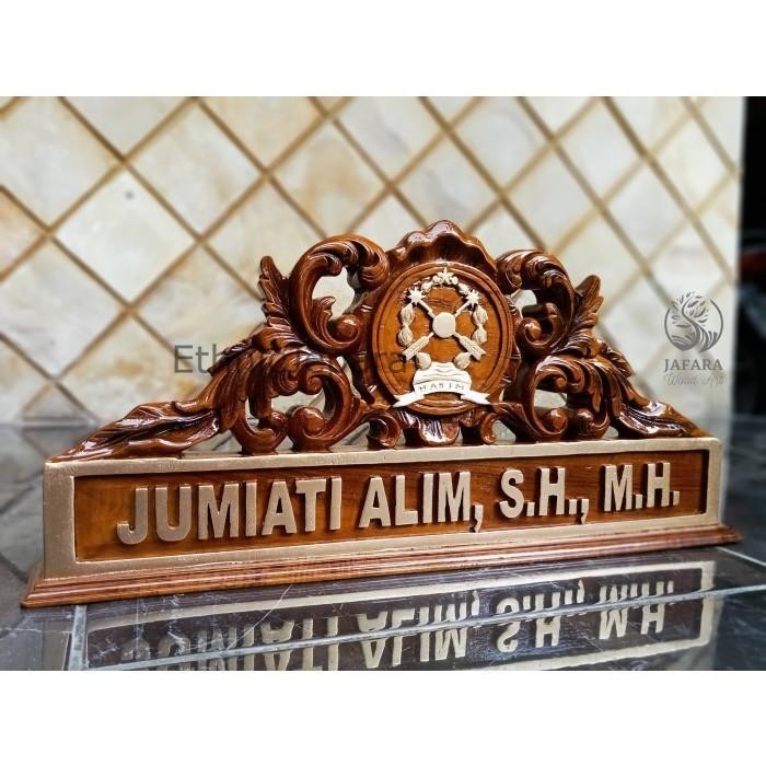 

papan nama meja ukiran kayu jati custom logo hakim Termurah Seindonesia EJ4354
