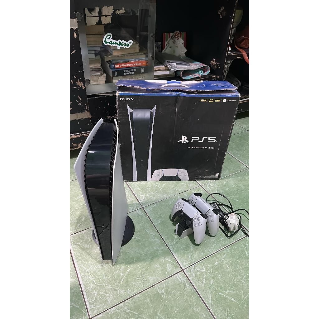 PS5 DIGITAL - BEKAS VERSI JEPANG BONUS WIRELESS CHARGE + 2 STICK