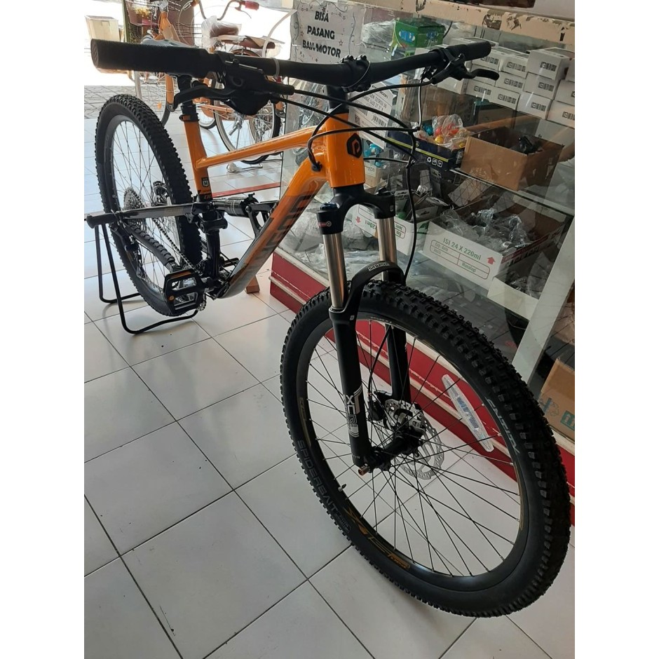 SEPEDA MTB 27.5 / 29 POLYGON SISKIU D6 ORANGE 2021/2022 1 x 10 speed - 27.5S