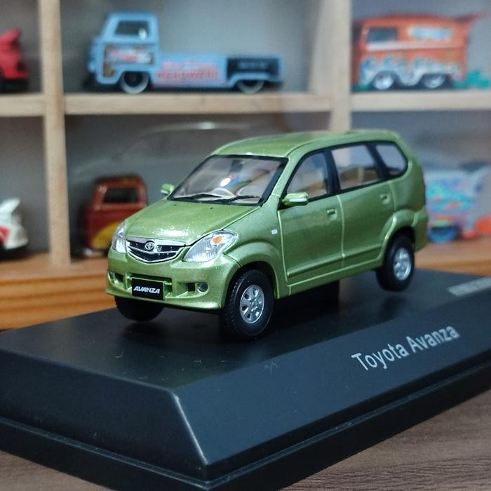 Diecast miniatur toyota avanza old skala 1:43 Auto2000 HIJAU