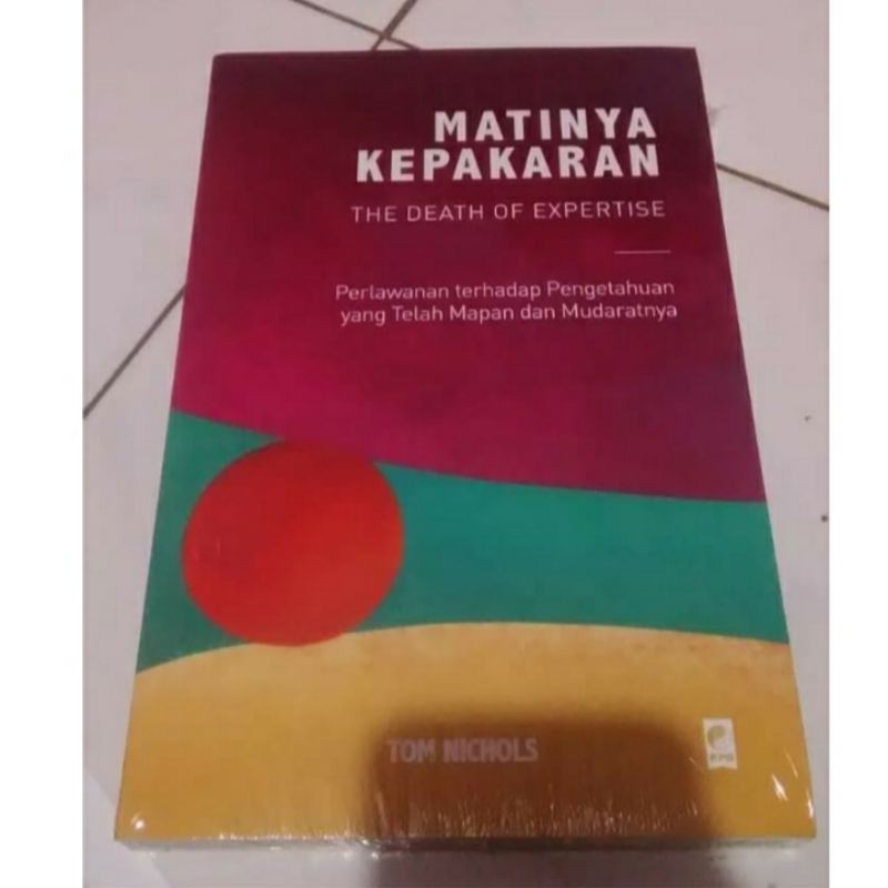 MATINYA KEPAKARAN TOM NICHOLS