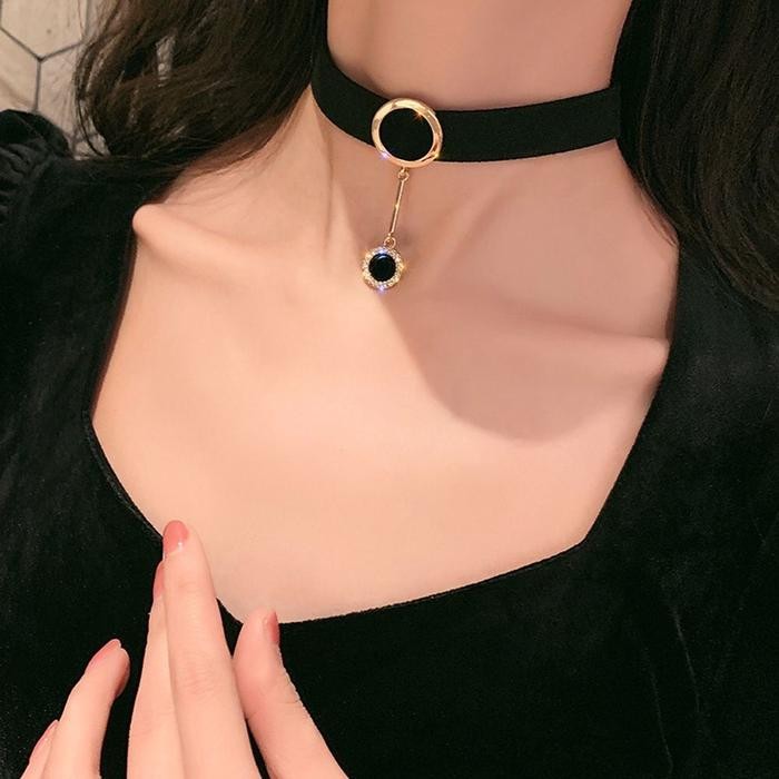 Kalung Wanita Korea Choker Hitam Aksesoris Wanita Perhiasan - Hitam