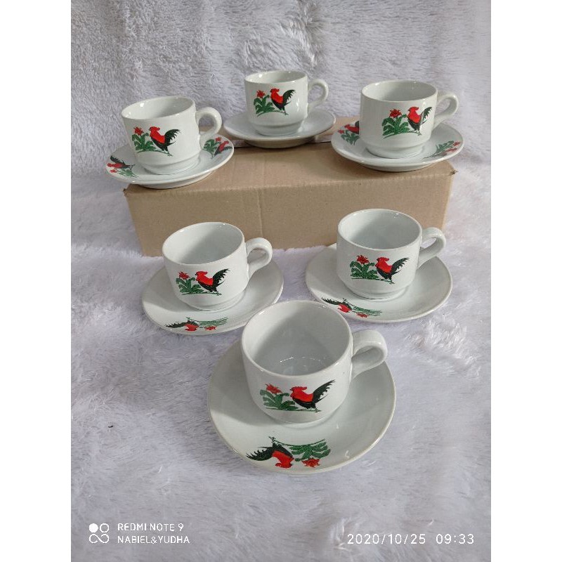 Set Cangkir Keramik Ayam Jago Desain Menarik