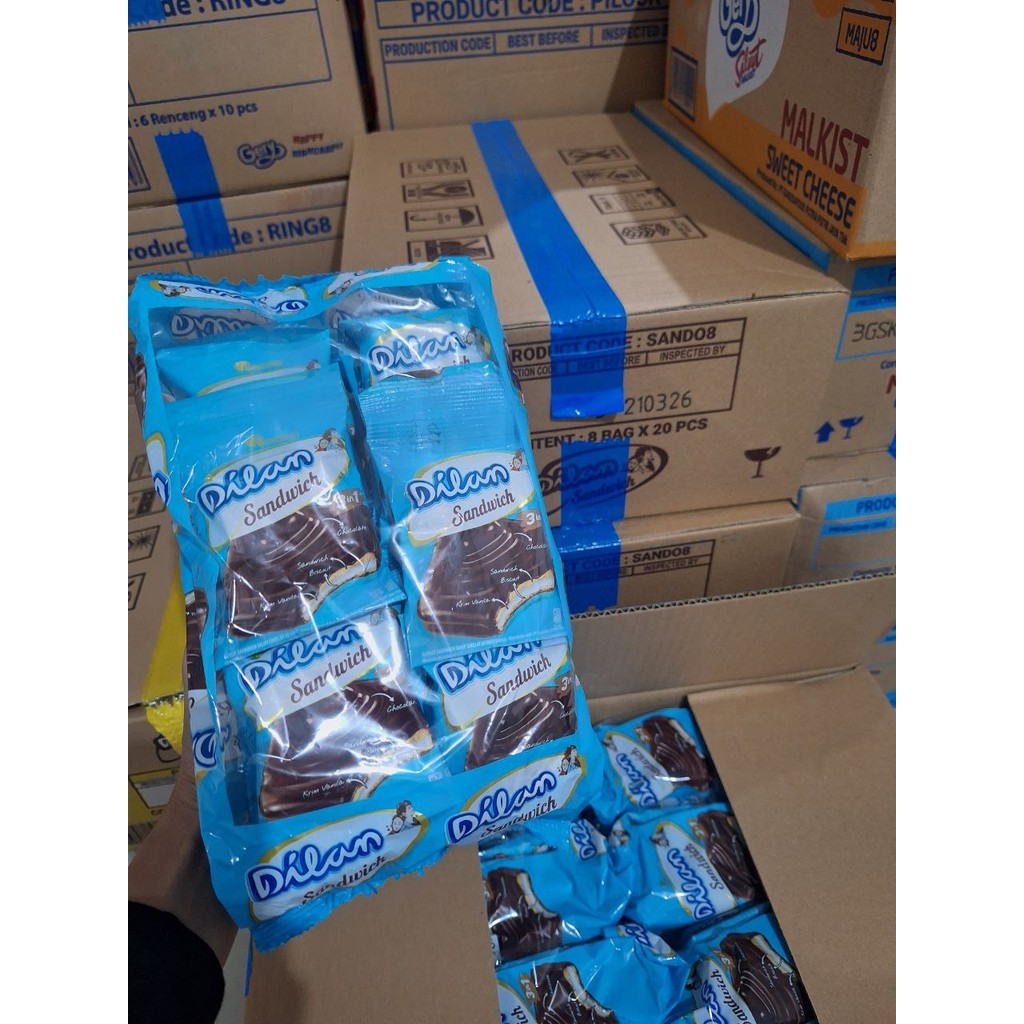

[320gr] S145 | [SANDO8 - RENCENG] Dilan Sandwich Cream Chocolate 3IN1 16 Gram isi 20 pcs