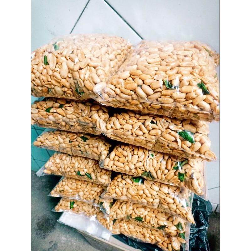 

KACANG BAWANG DAUN JERUK GURIH ENAK 1kG
