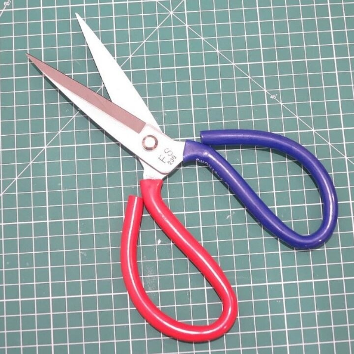 

Gunting Kodok FS JUMBO - Gunting Potong serbaguna ukuran besar .