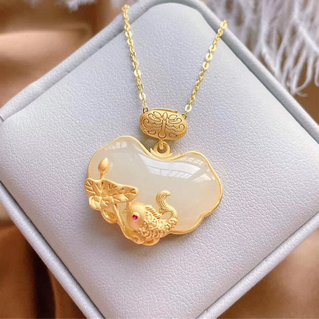 Kalung liontin antik berlapis emas dengan hiasan emas, terbuat dari giok putih Hetian, berbentuk dau