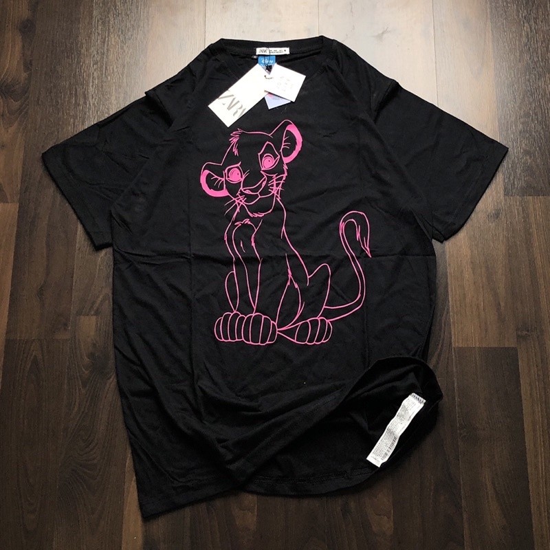 KAOS ZARA X DISNEY - LEO PINK HITAM MIRROR 1:1 ORIGINAL TSHIRT FULLTAG + LABEL