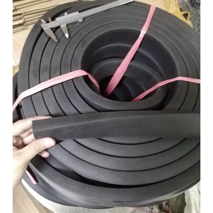 Spon Karet Kotak 4cm x 1 cm ( Sponge Rubber )