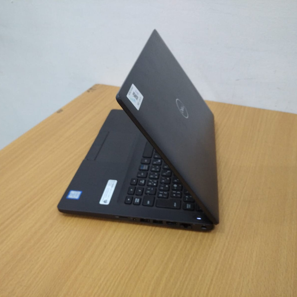 laptop  Dell 5400 ram 8Gb core i5 gen8 ssd 256 slim