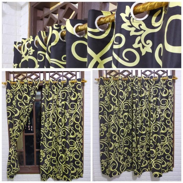 Hordeng jendela Ruang Tamu Minimalis Batik Coklat