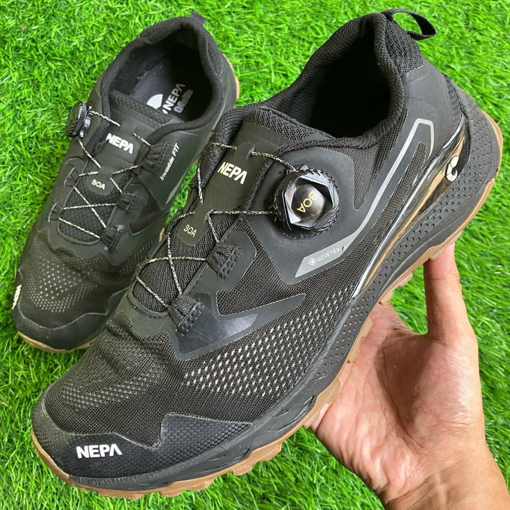 Sepatu Gunung NEPA STIO Goretex Boa System Outdoors shoes ukuran 42,5 Tangan Ke-2
