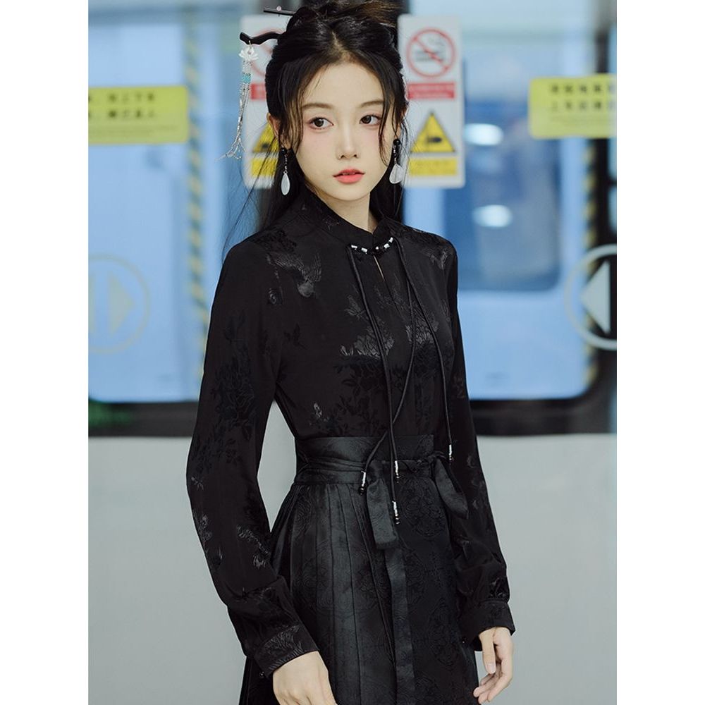 Kemeja hitam dengan rok kuda  kemeja hitam dengan rok kuda, kemeja hitam dengan rok kuda n rok kuda