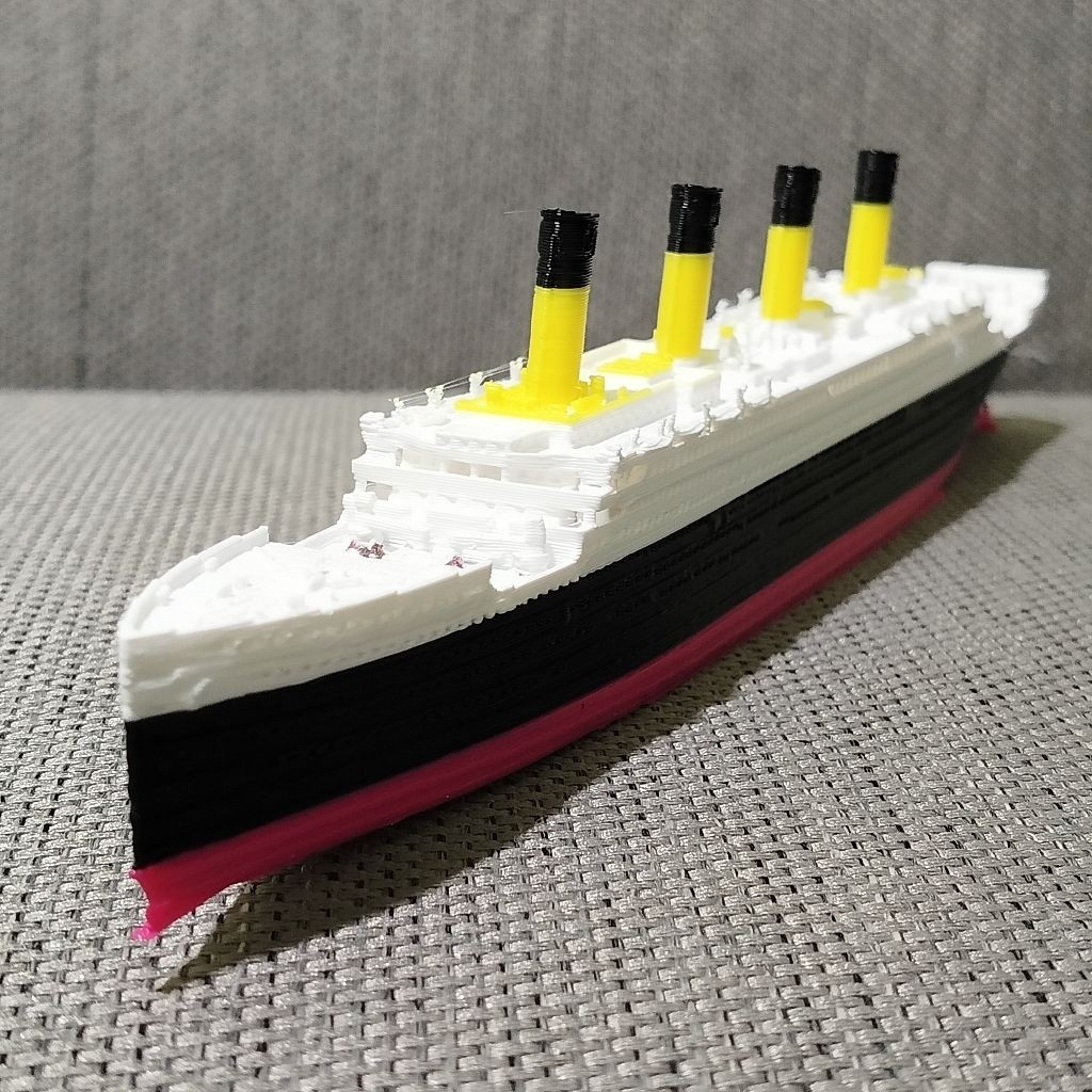 Terlaris ReadyTITANIC - diecast replika miniatur kapal Titanic -  mainan kapal pesiar