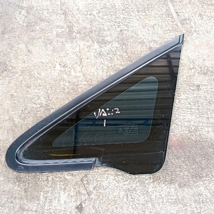 Kaca mati segitiga bagian depan Kiri L lengkap list Honda Jazz GD3 old lama asli original copotan