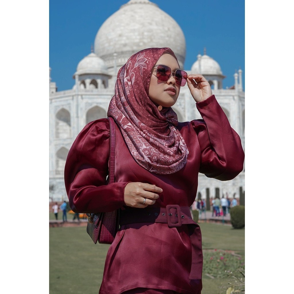 Buttonscarves Maharani Series/Twistant/Maroon