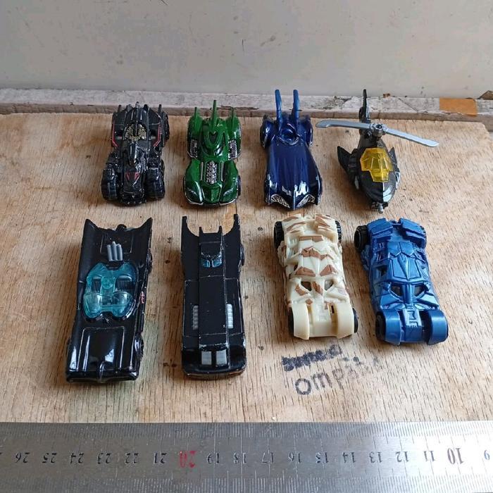 8 pcs diecast hot wheels mobil batman GG99