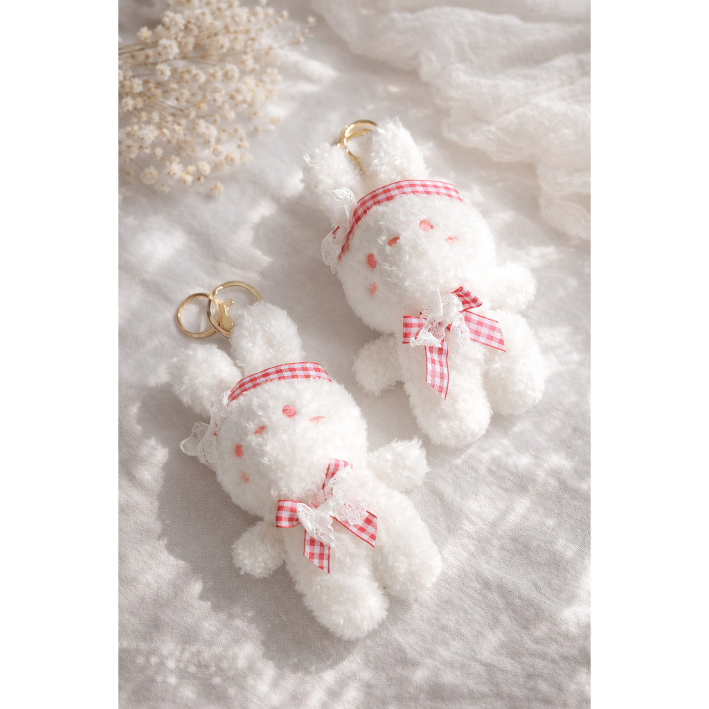 Gantungan Kunci Boneka Kelinci Fluffy Pita Kotak AW 0603219
