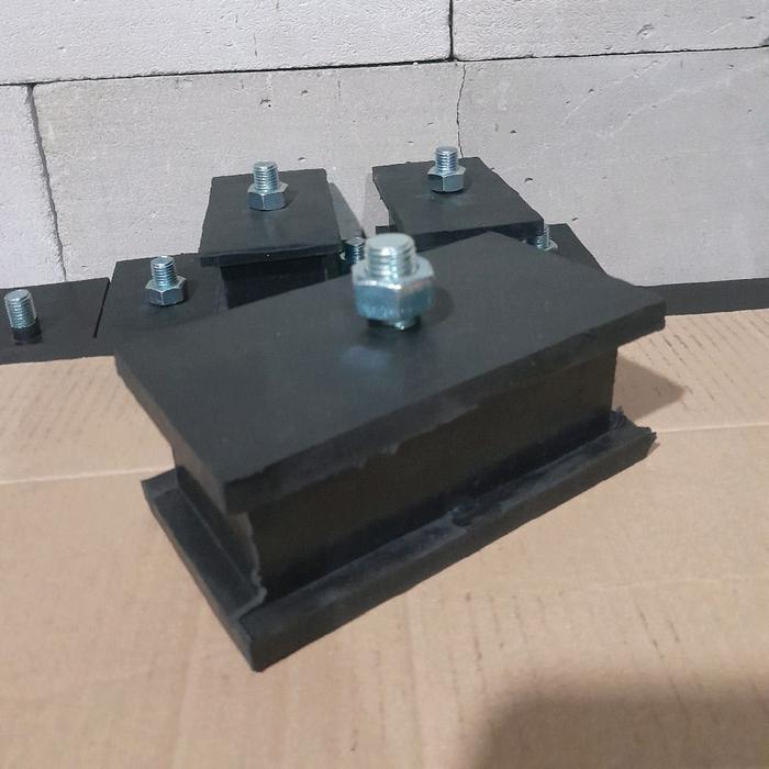 Enginge Mounting Stamford Genset Kotak Ukuran 180x80mm Baut M16 Di Lengkapi Mur 16