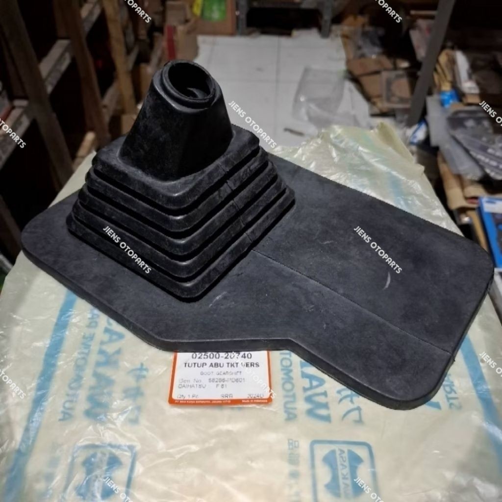 BOOT VERSNELENG/KARET TUTUP TONGKAT PERSNELING F61 FEROZA