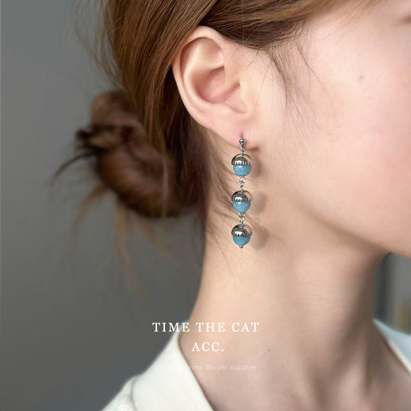 Anting-anting batu chalcedony biru alami baru, gaya retro sederhana yang kreatif untuk liburan, anti