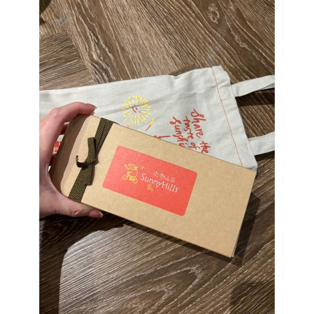 SUNNY HILLS PINEAPPLE CAKE/ Sunny hills Apple Cake TAIWAN