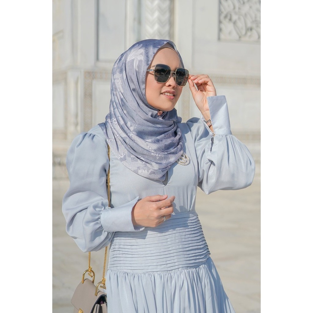 Buttonscarves Maharani Series/Twistant/Grey