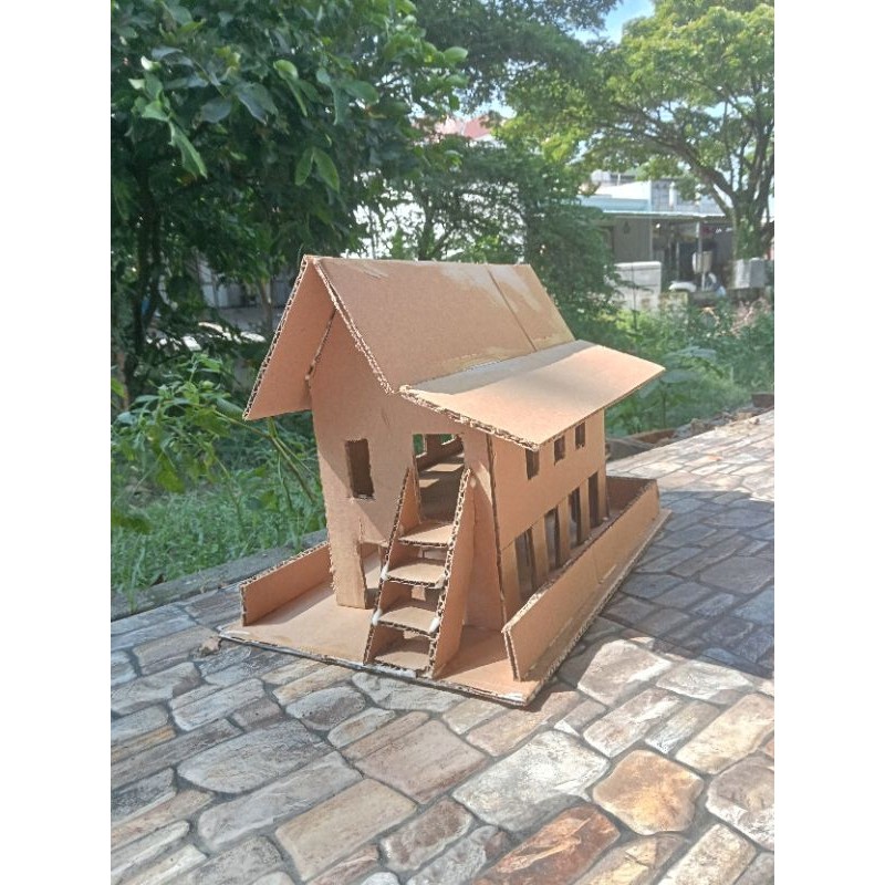 miniatur rumah adat Bugis Sulawesi Selatan dari kardus
